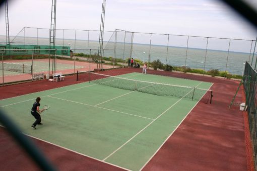  tenis kortu